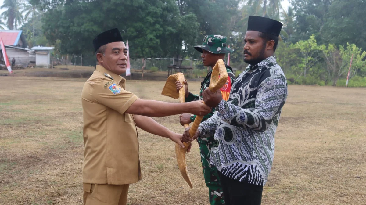 Wakil Bupati Halteng Resmi Buka TMMD ke-130 Kodim 1512/Weda di Pulau Gebe