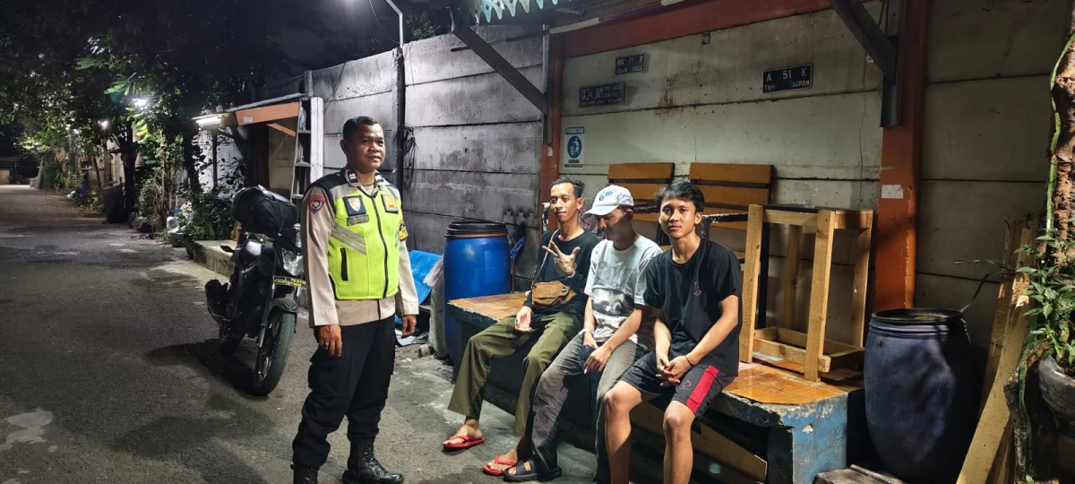 Ronda Siskamling Bersama Warga, Aiptu Budiansyah Perkuat Kamtibmas di Pasir Jaya