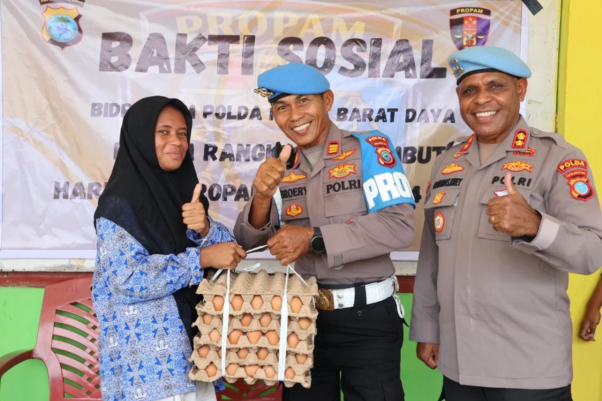 Sambut HUT ke-24 Propam Polri, Bidpropam Polda PBD Salurkan Bansos dan Air Bersih