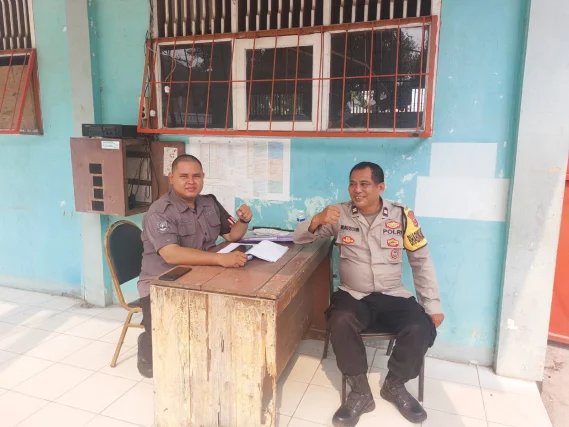 Aiptu Mukhsodin Sambangi SMK Taruna Karya, Imbau Pelajar Tidak Ikut Aksi Unjuk Rasa ke Jakarta