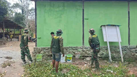 Hari ke-11 Pelaksanaan TMMD ke-130, Satgas Kodim 1808/Mansel Berhasil Selesaikan Perbaikan 5 Rumah Warga Kampung Yamboi