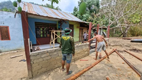 Rumah Tidak Layak Huni Dibedah Tim Satgas TMMD Ke-130, Hadirkan Harapan Baru Bagi Warga Kampung Yamboi