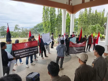 AKTIVIS TANGGAMUS TURUN GUNUNG! EMPAT LSM SOROTI ANGGARAN BAPPERIDA TANGGAMUS, AGENDAKAN AUDIENSI KEJATI DAN BPK LAMPUNG.