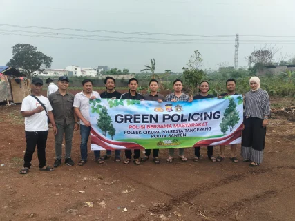 Dukung Program Green Policing Kapolri, Personel Reskrim Polsek Cikupa Tanam Bibit Pohon di Sukamulya