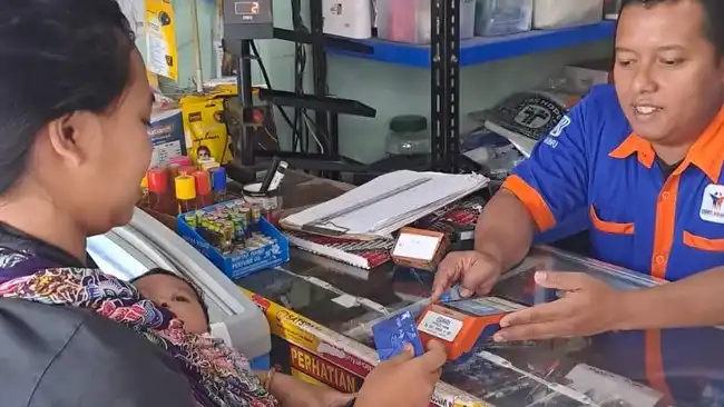 Membangun Kepercayaan Masyarakat Melalui Edukasi dan Layanan Keuangan