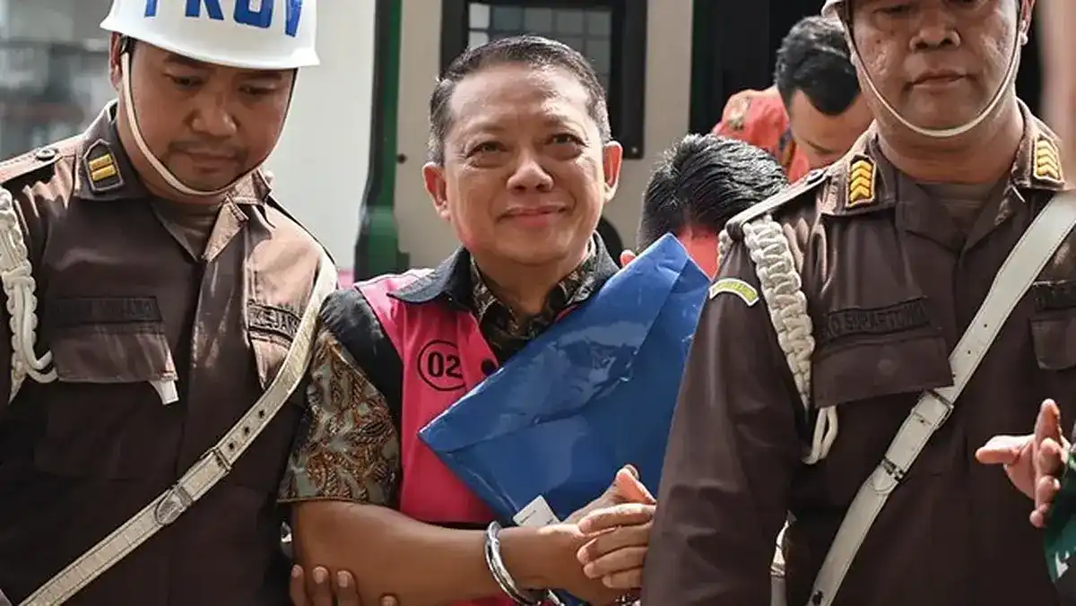 Penyegelan Kantor di SCBD dan Tanggapan Febrie Adriansyah