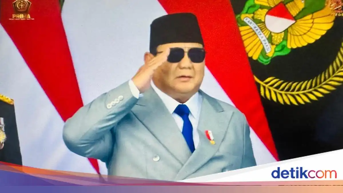 Prabowo Inspeksi Upacara HUT ke-81 TNI dan Kukuhkan Satuan Baru