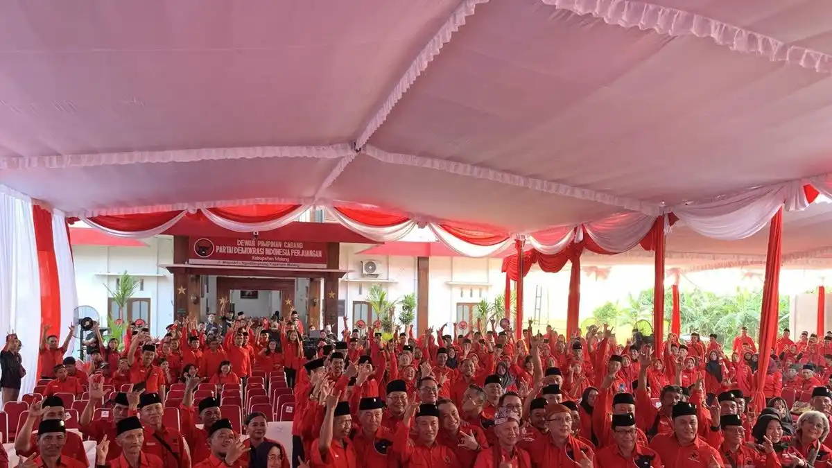 Kalau di dalam partai terjadi pertengkaran, saling memfitnah, bertikai, dan membentuk faksi-faksi, eksistensi partai akan habis
