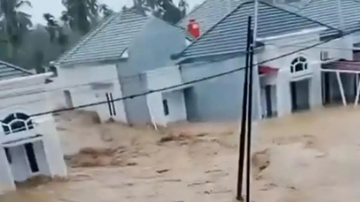 Banjir Setelah Hujan Deras Melanda Tiga Kecamatan di Padang