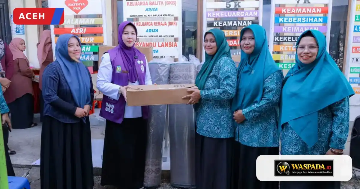 Ketua TP PKK Aceh Besar Datangi Gampong Aron, Serahkan Bantuan dan Pantau Posyandu