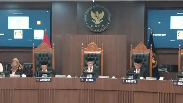 DKPP Menangani Dua Aduan Etik terhadap Pimpinan KPU dan Bawaslu terkait Syarat Pendidikan Gibran