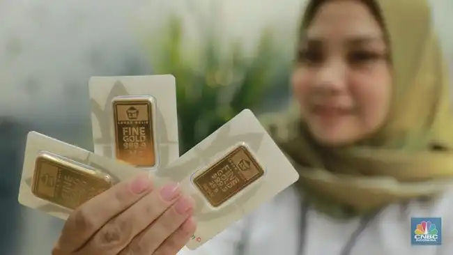 Harga Emas Antam Merosot Rp20.000 pada Selasa, Buyback Ikut Turun