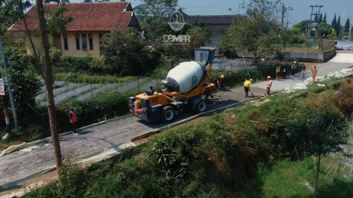Jawa Barat Siapkan 18 Armada Pengolah Beton untuk Menjangkau Jalan Desa Terpencil