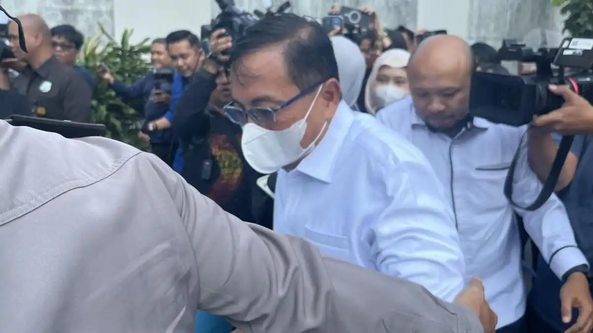 Rustian Pulang Usai Diperiksa KPK, Statusnya Masih Saksi