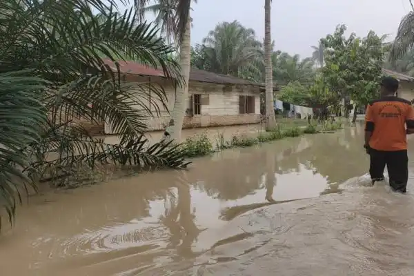 Luapan Dua Sungai Genangi 90 Rumah di Simalungun, 128 KK Terdampak