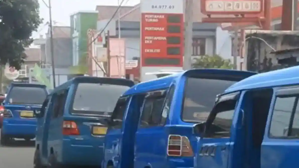 Antrean Pertalite di Ternate hingga Polewali Mandar Menyita Waktu Warga
