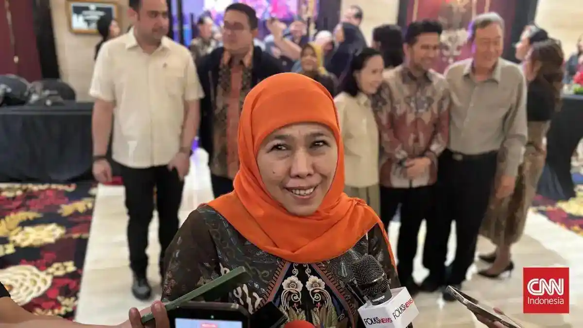 Antrean BBM di Jawa Timur Jadi Bahasan Khofifah dan Bahlil