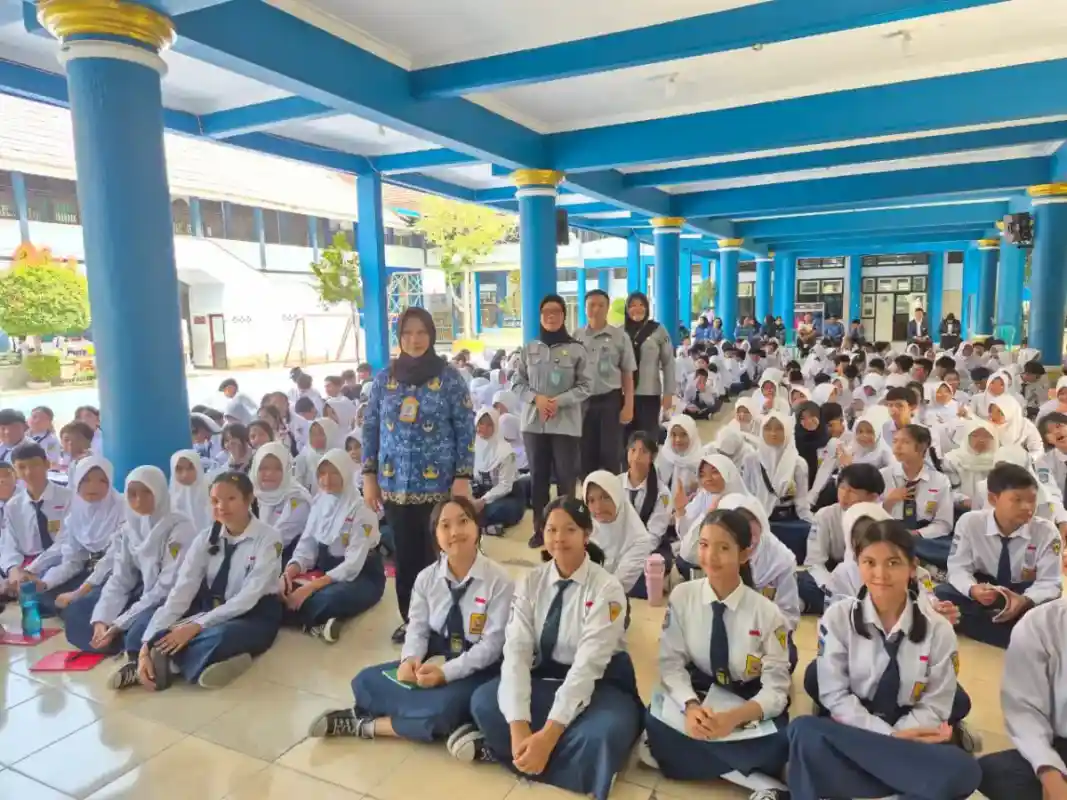 Siswa Kelas VIII SMPN 15 Mataram Dibekali Literasi Digital dan Kesadaran Hukum