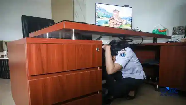 Latihan Gempa di Jakarta Selatan, ASN Praktikkan Evakuasi dan Perlindungan Diri