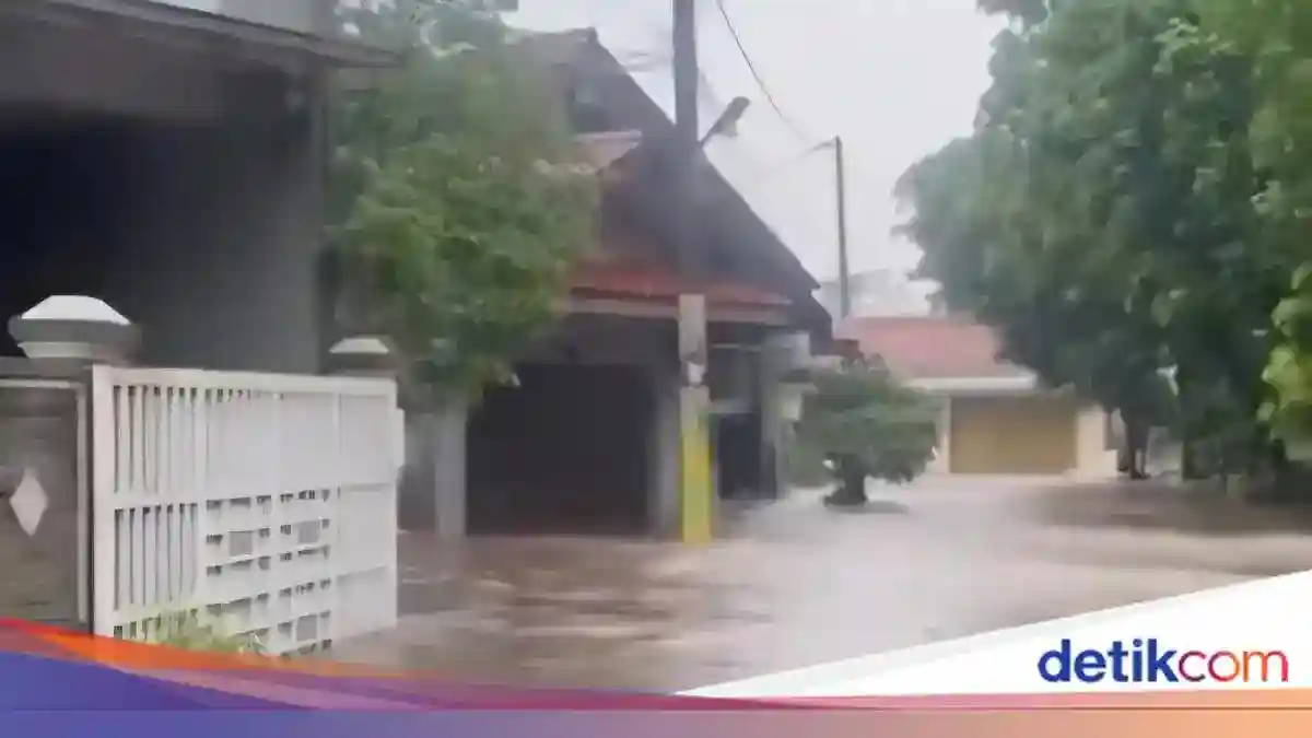 Banjir Rendam Permukiman dan Jalan di Cibinong, Tanggul Kali Sugu Tamu Jebol
