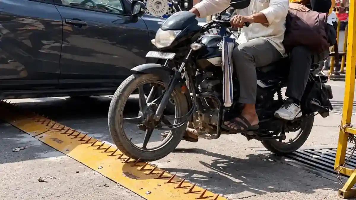 Penghalang Berduri untuk Pemotor Lawan Arah: Manfaat dan Risiko di Jalan Raya