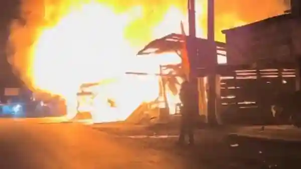 Api Hanguskan Rumah dan Tiga Warung di Limapuluh Kota