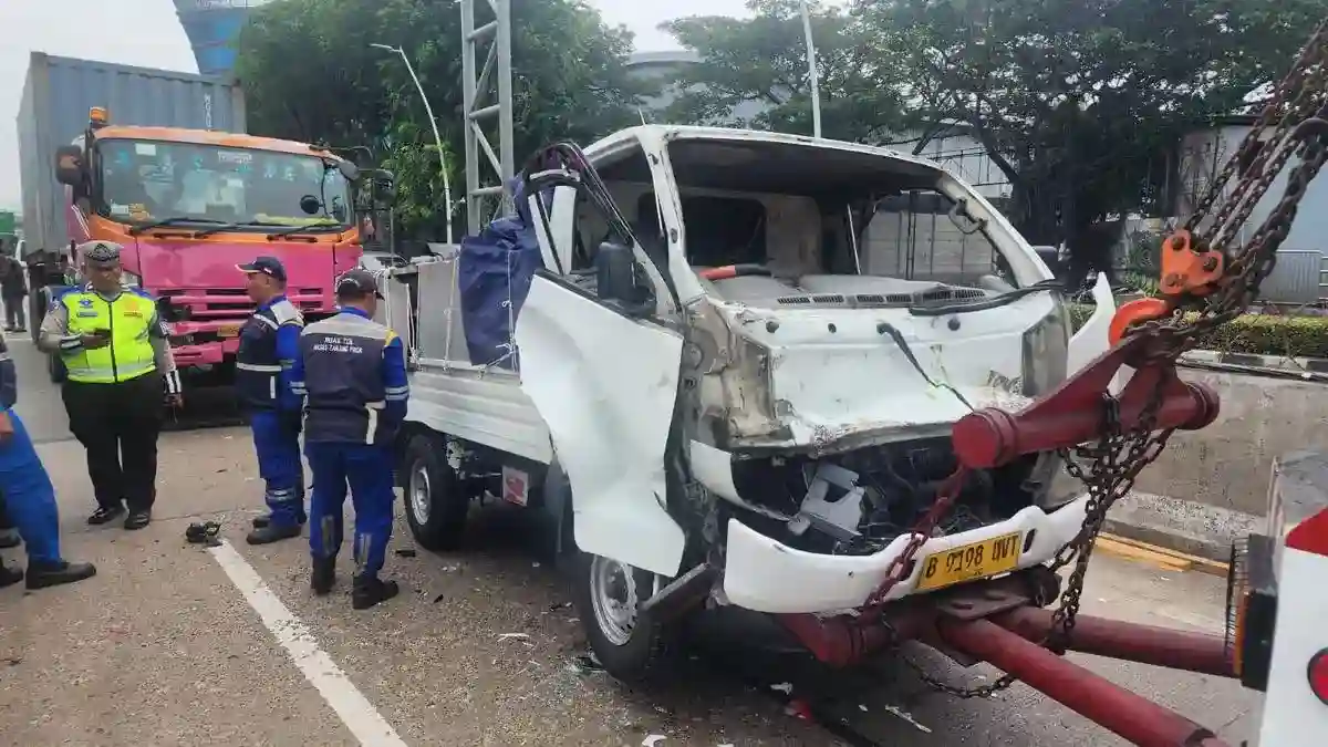 Tabrakan Beruntun Empat Kendaraan Terjadi di Tol Akses Tanjung Priok