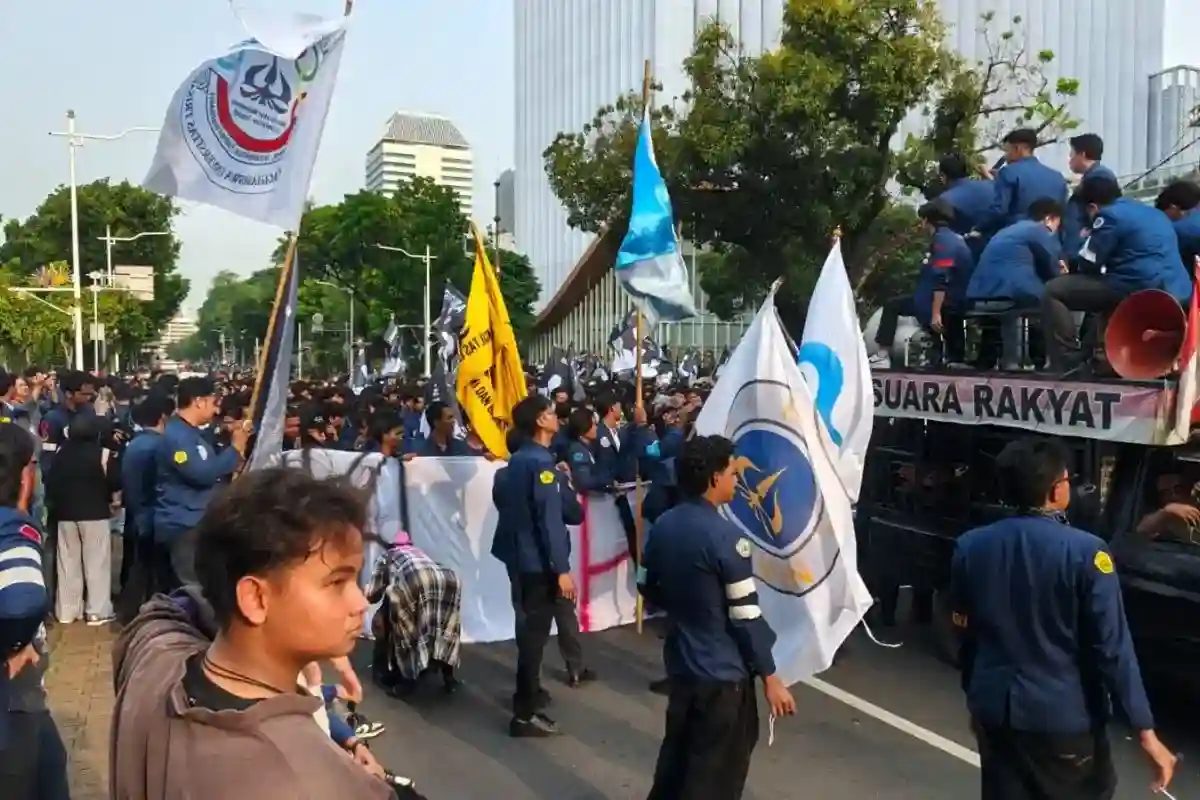 Aksi di Sekitar Monas Ubah Layanan Sembilan Rute Transjakarta