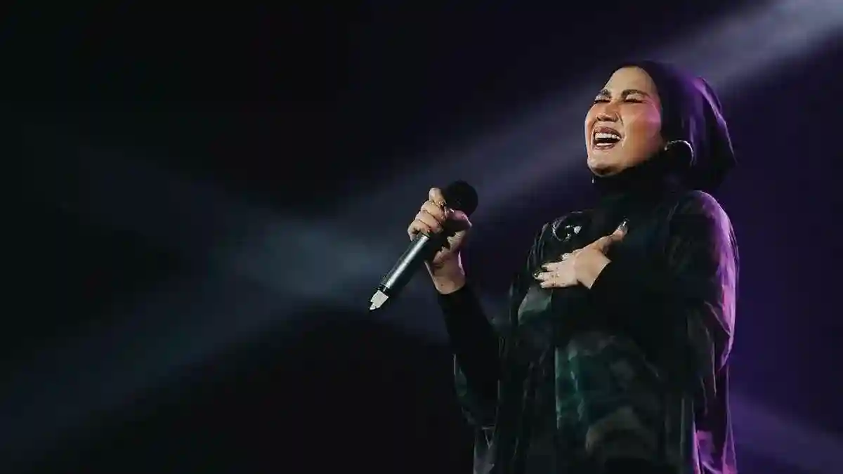 Nicky Astria Ajak Penonton Menyusuri 42 Tahun Perjalanan Musiknya