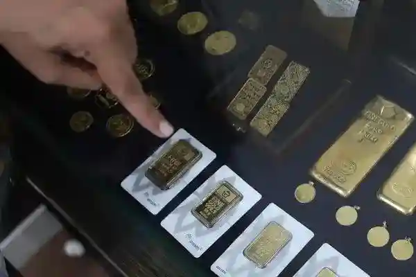 Harga Emas Antam Turun Rp13.000, Buyback Ikut Melemah