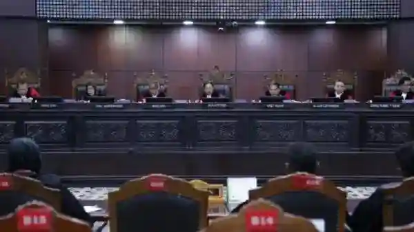 MK Perjelas Batas Pemberhentian Sementara Kepala Daerah