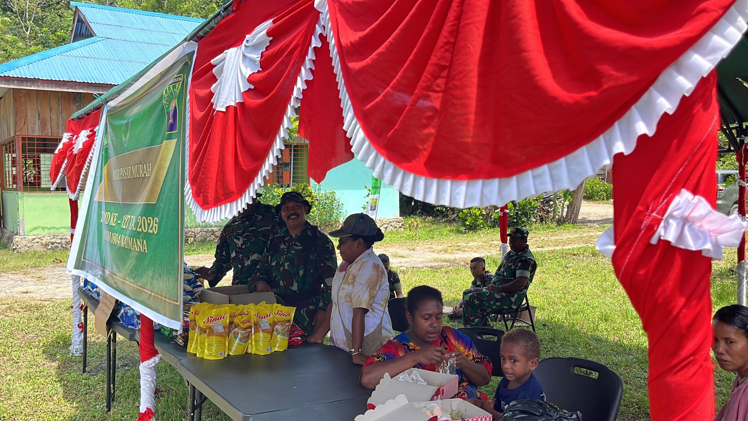TMMD 127 Kodim 1804/Kaimana Gelar Pasar Murah di Kampung Marsi, Ringankan Beban Warga